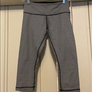 Lululemon short leggings. Just below knee. Size 6